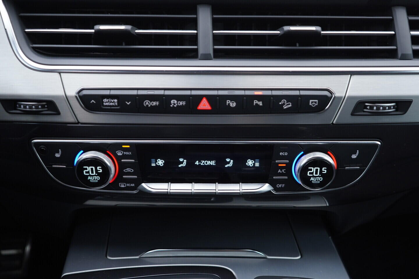 OV190V10992_36.webp_Q7 S-Line 3.0 TDI 210 kW automat, DPH