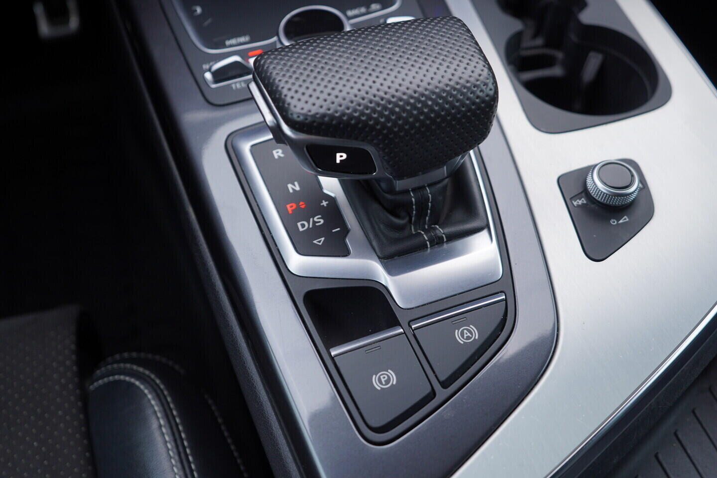 OV190V10992_38.webp_Q7 S-Line 3.0 TDI 210 kW automat, DPH