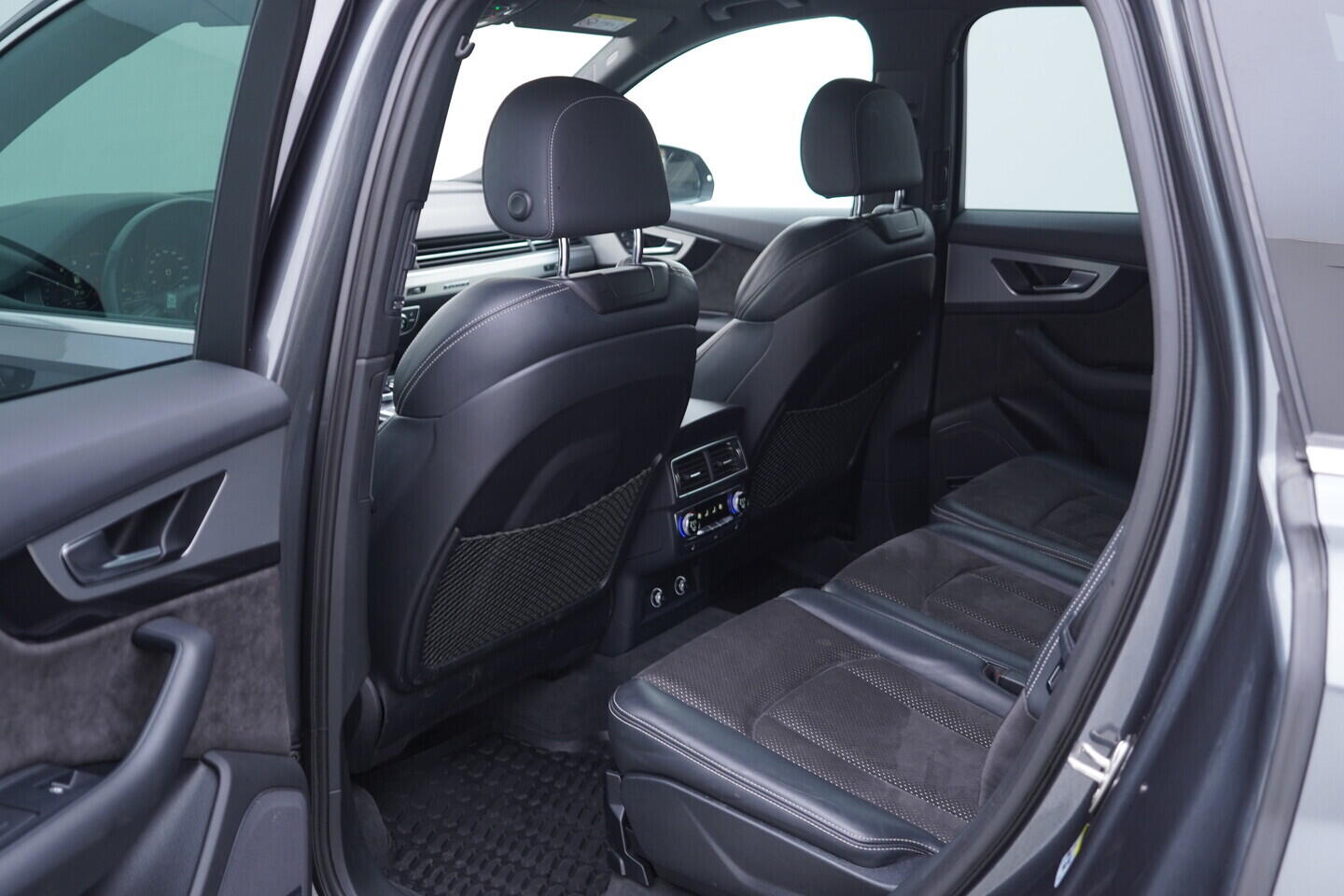 OV190V10992_39.webp_Q7 S-Line 3.0 TDI 210 kW automat, DPH