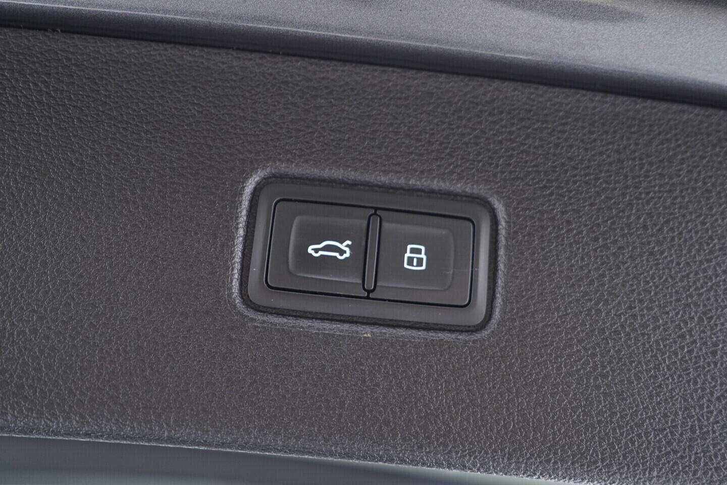 OV190V10992_44.webp_Q7 S-Line 3.0 TDI 210 kW automat, DPH