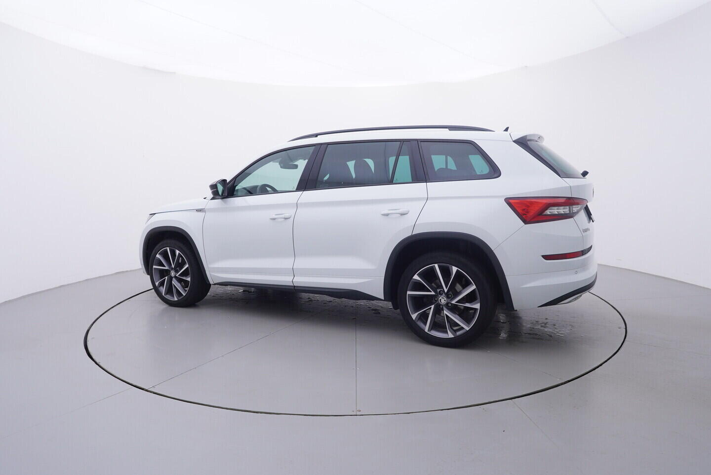 OV190V10999_12.webp_KODIAQ SportLine 2.0 TDI 140 kW automat, DPH