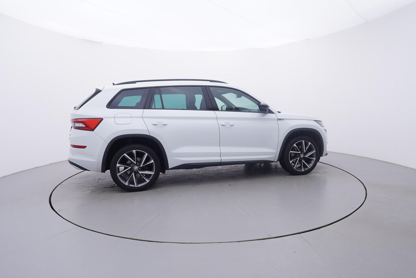 OV190V10999_15.webp_KODIAQ SportLine 2.0 TDI 140 kW automat, DPH