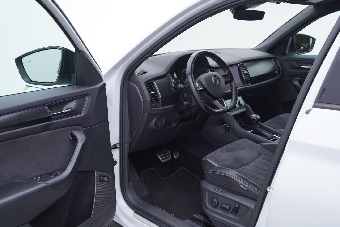 OV190V10999_18.webp_KODIAQ SportLine 2.0 TDI 140 kW automat, DPH