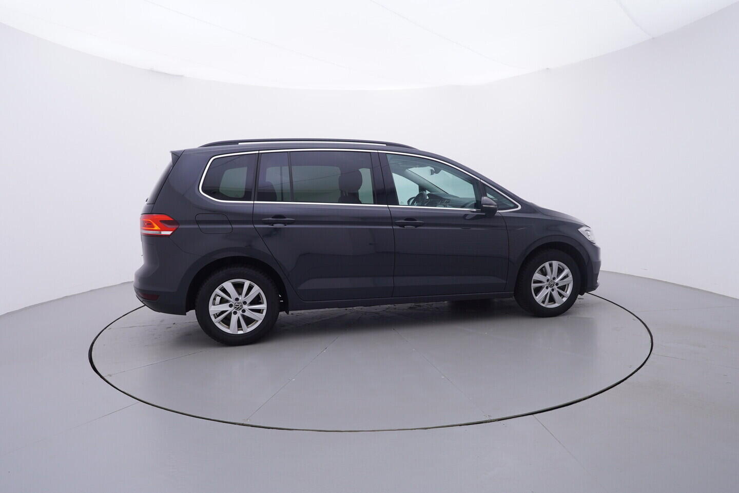 OV190V11006_11.webp_TOURAN Highline  1.5 TSI 110 kW automat, DPH