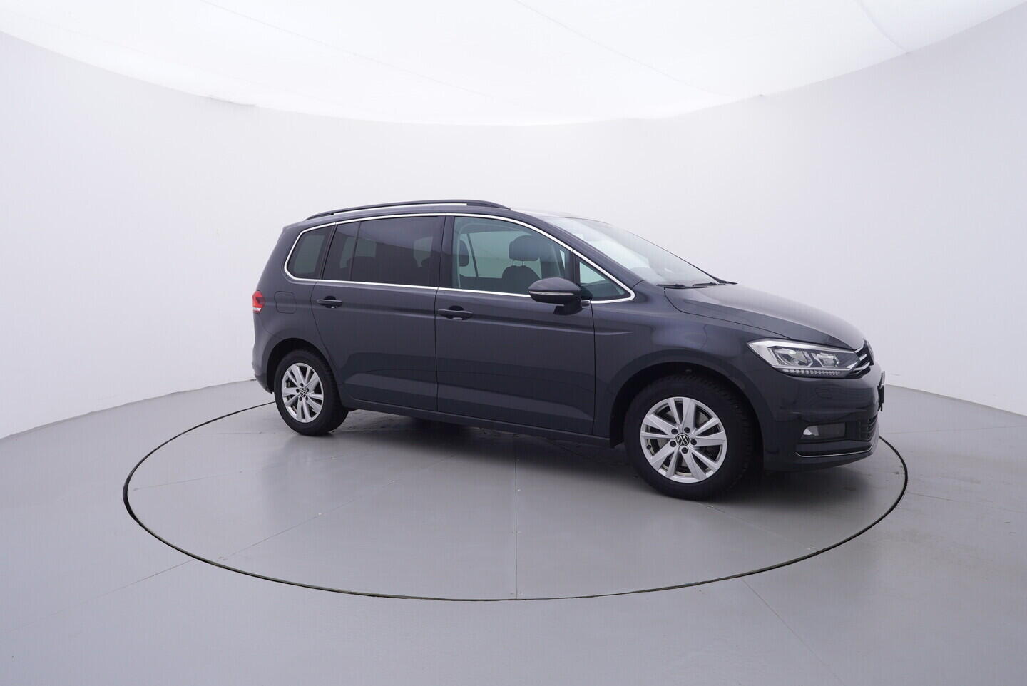 OV190V11006_12.webp_TOURAN Highline  1.5 TSI 110 kW automat, DPH