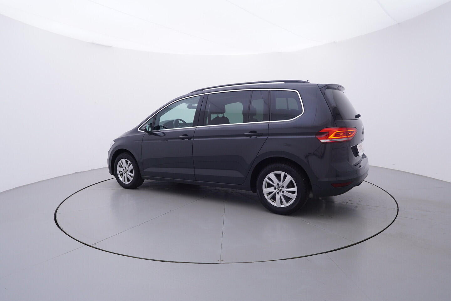 OV190V11006_16.webp_TOURAN Highline  1.5 TSI 110 kW automat, DPH