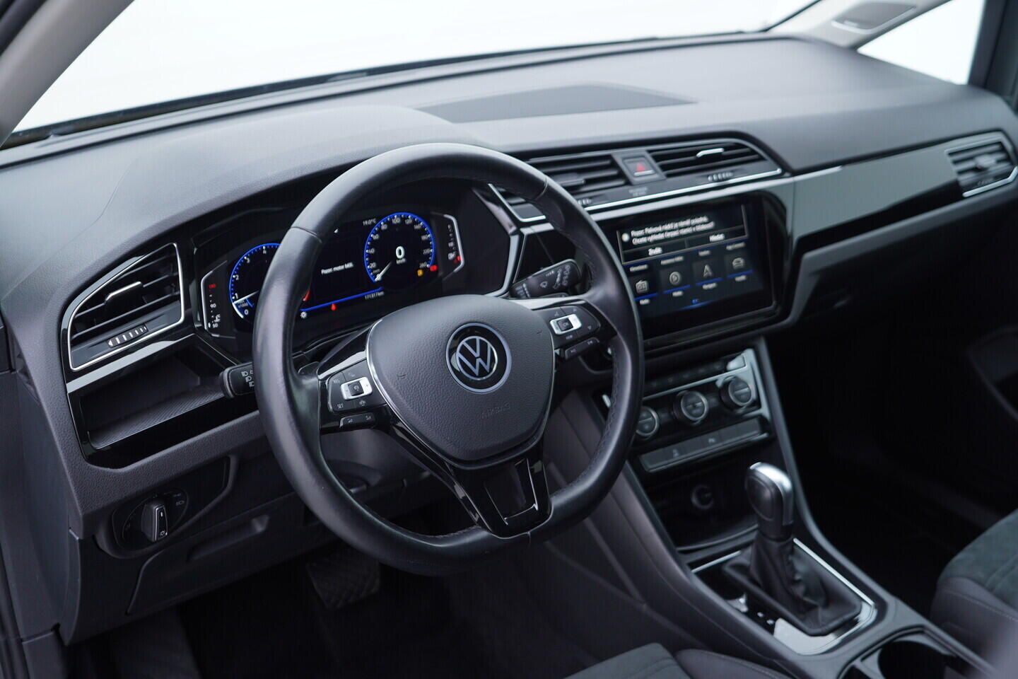 OV190V11006_22.webp_TOURAN Highline  1.5 TSI 110 kW automat, DPH