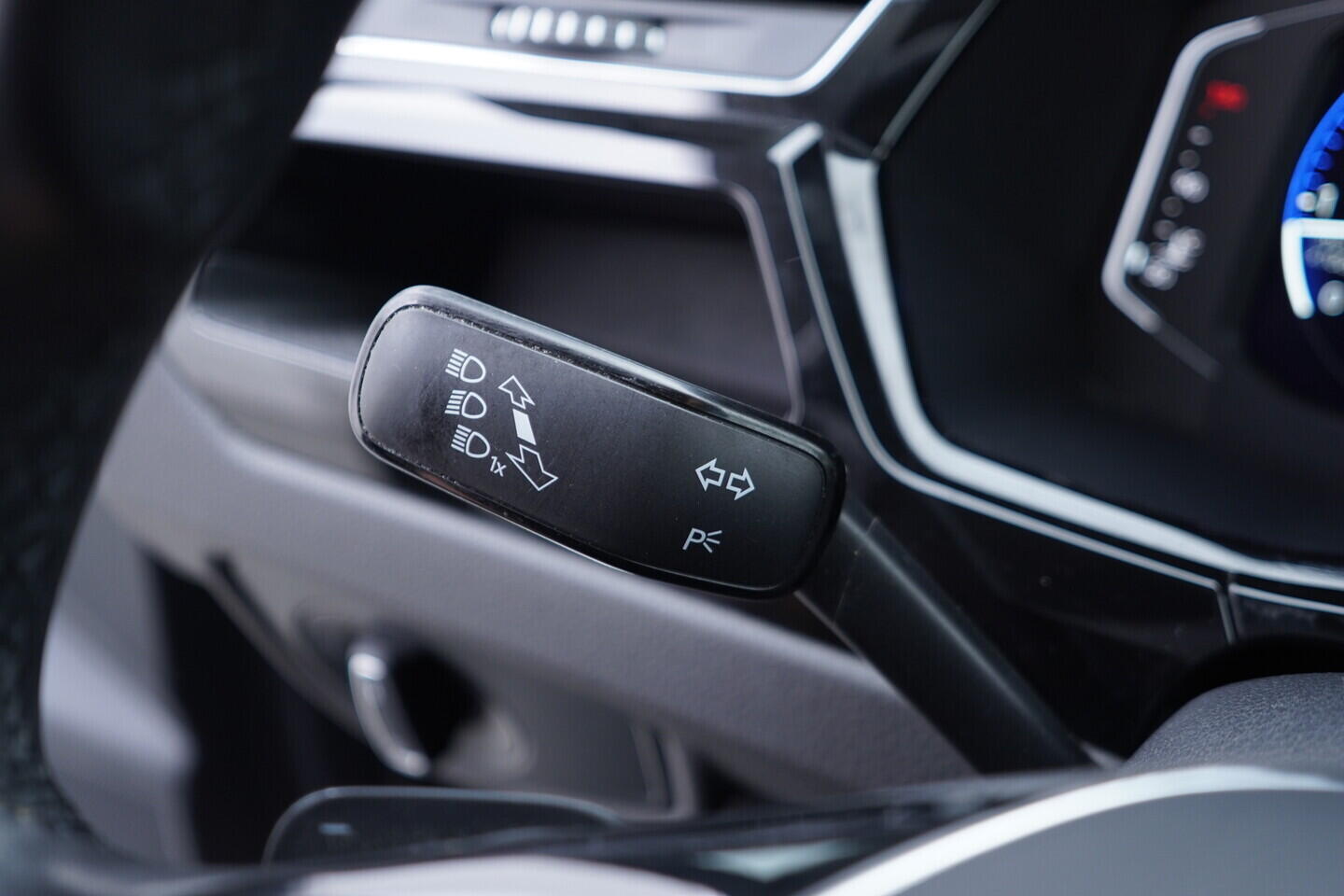 OV190V11006_24.webp_TOURAN Highline  1.5 TSI 110 kW automat, DPH