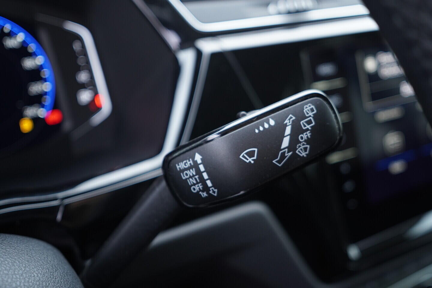 OV190V11006_25.webp_TOURAN Highline  1.5 TSI 110 kW automat, DPH