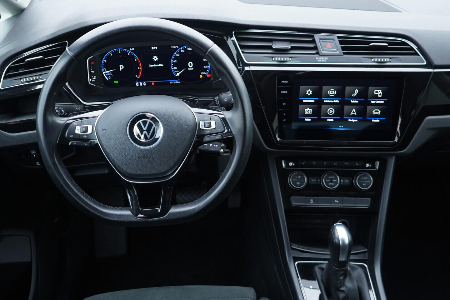 OV190V11006_28.webp_TOURAN Highline  1.5 TSI 110 kW automat, DPH