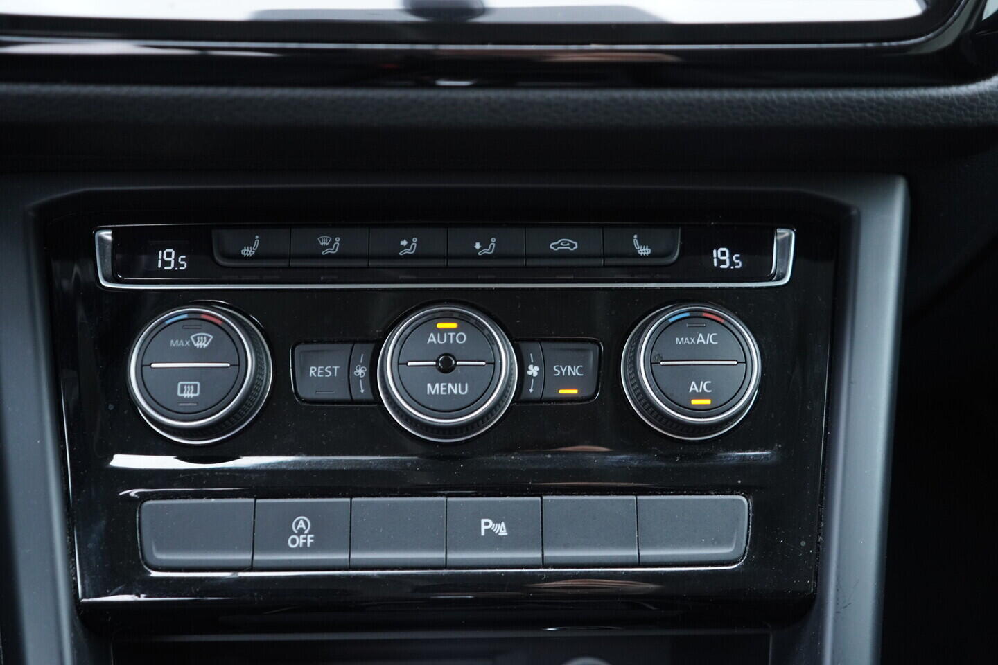 OV190V11006_33.webp_TOURAN Highline  1.5 TSI 110 kW automat, DPH