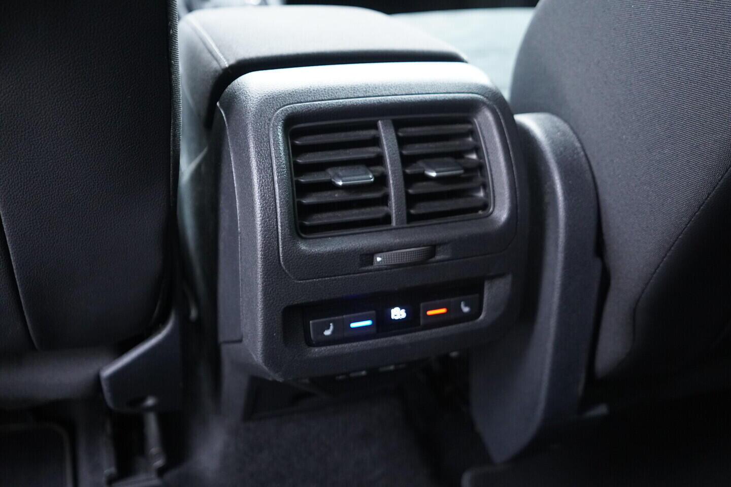 OV190V11006_38.webp_TOURAN Highline  1.5 TSI 110 kW automat, DPH