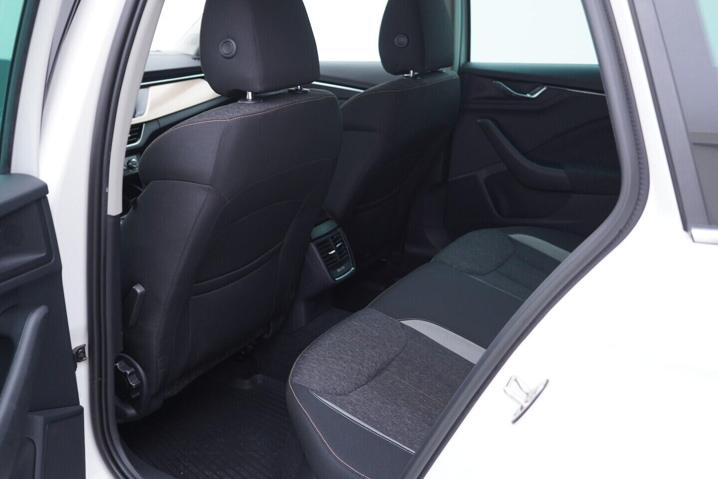 OV190V11007_35.webp_SCALA Style 1.5 TSI 110 kW manuál, DPH