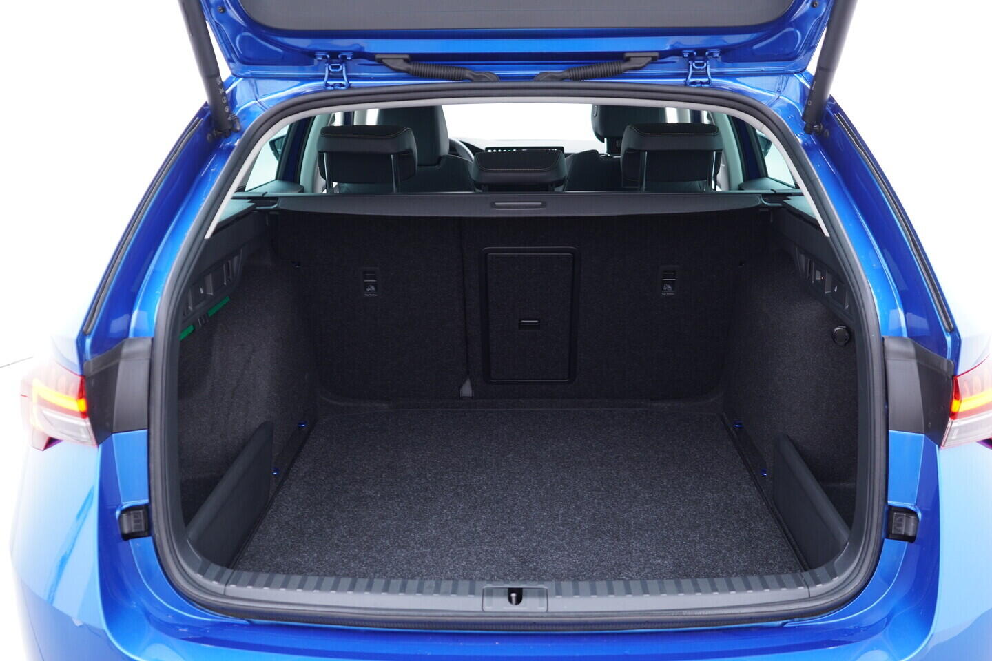 OV190V11011_39.webp_OCTAVIA Top Selection 2.0 TDI 110 kW automat, DPH