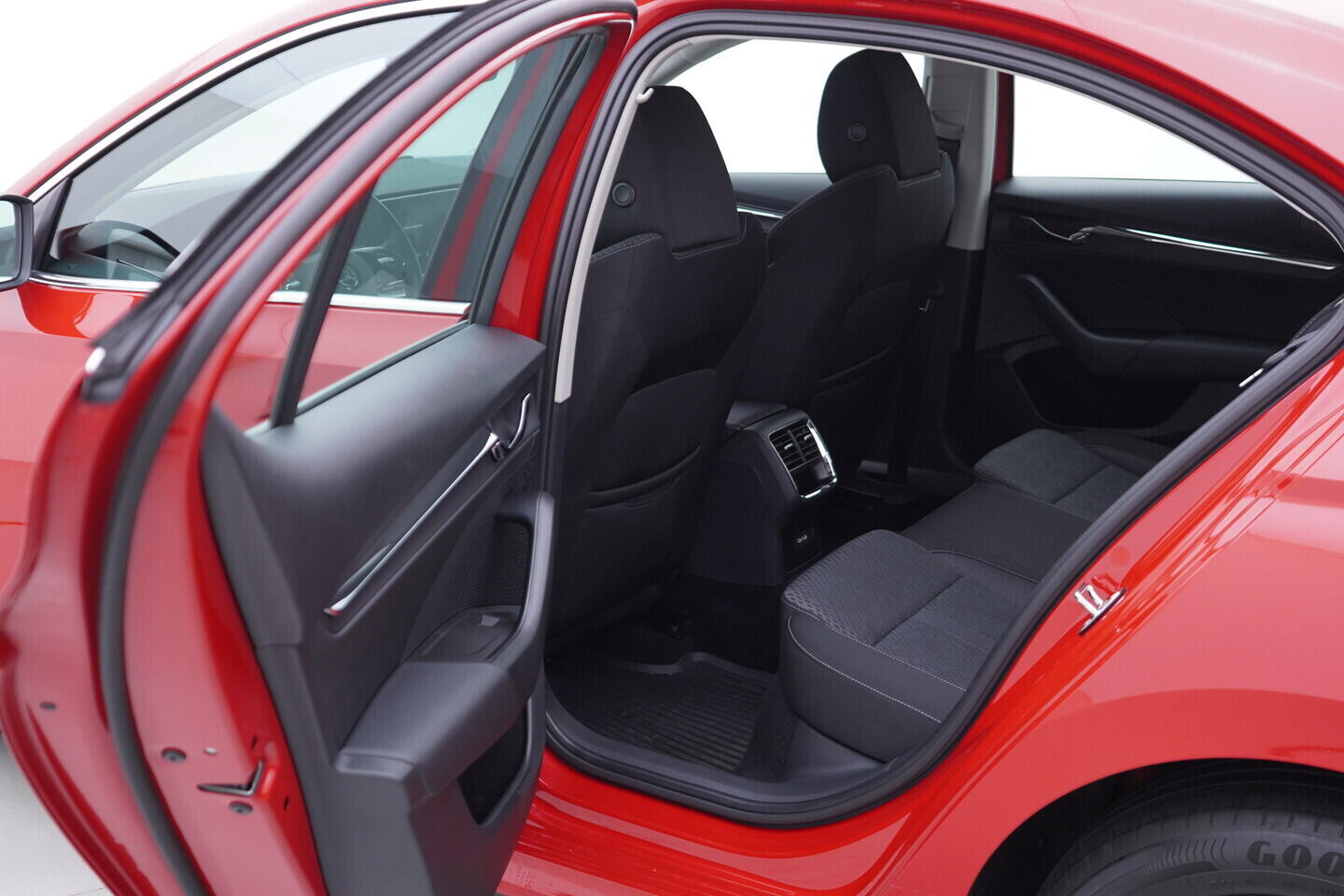 OV190V11013_34.webp_OCTAVIA Style 2.0 TDI 110 kW automat, DPH