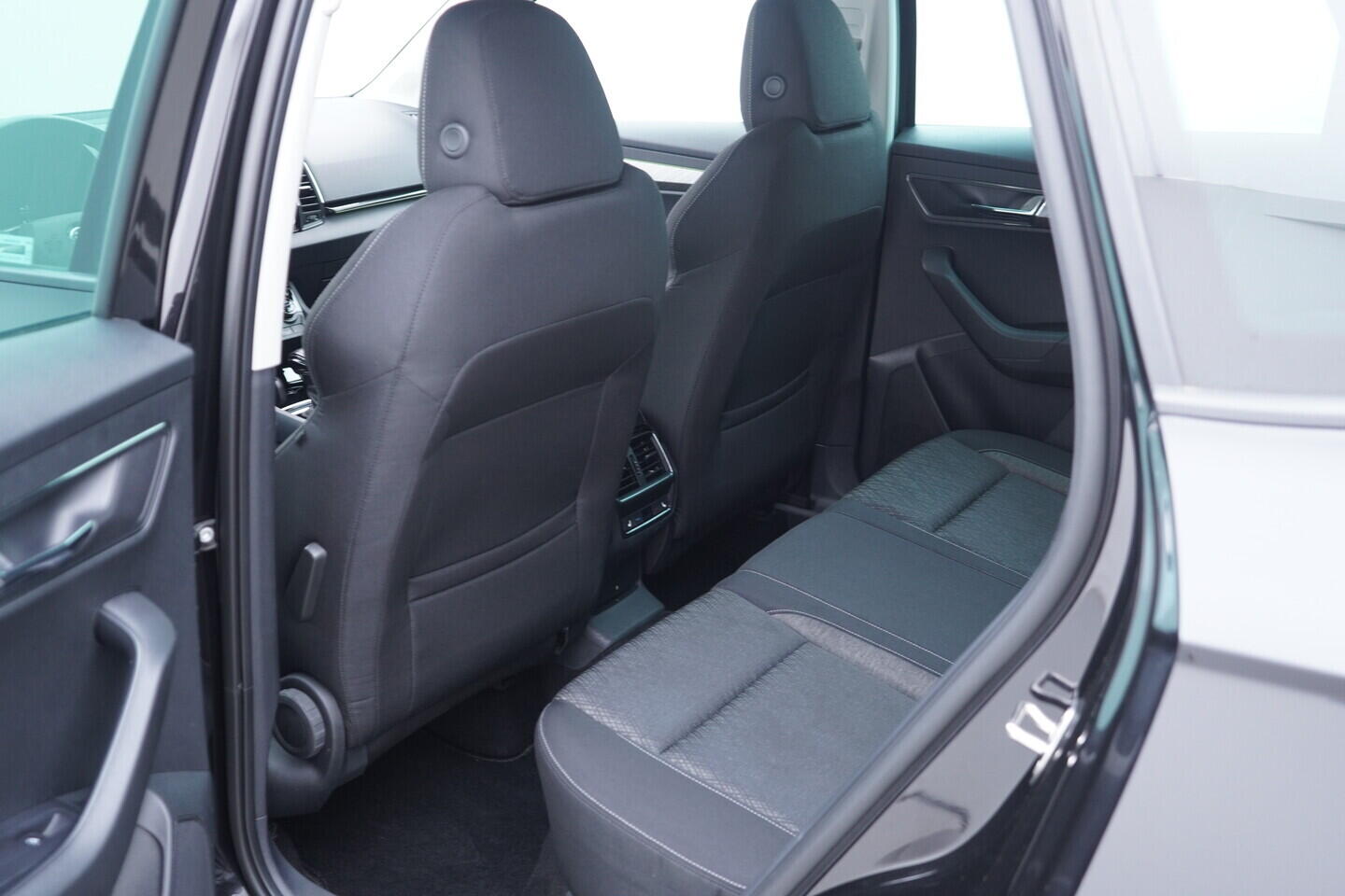 OV190V11014_36.webp_KAROQ Style 2.0 TDI 110 kW automat, DPH