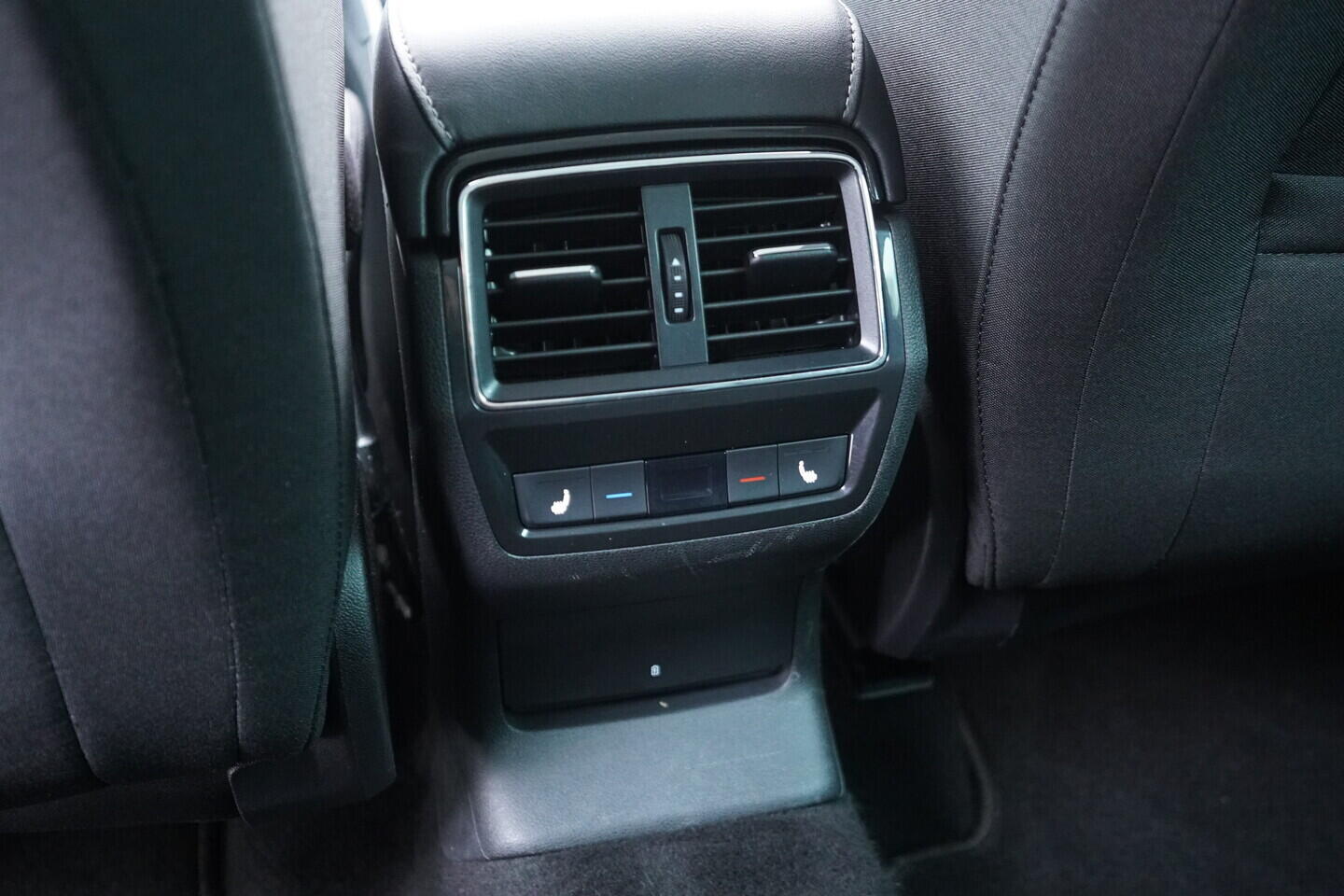 OV190V11014_38.webp_KAROQ Style 2.0 TDI 110 kW automat, DPH