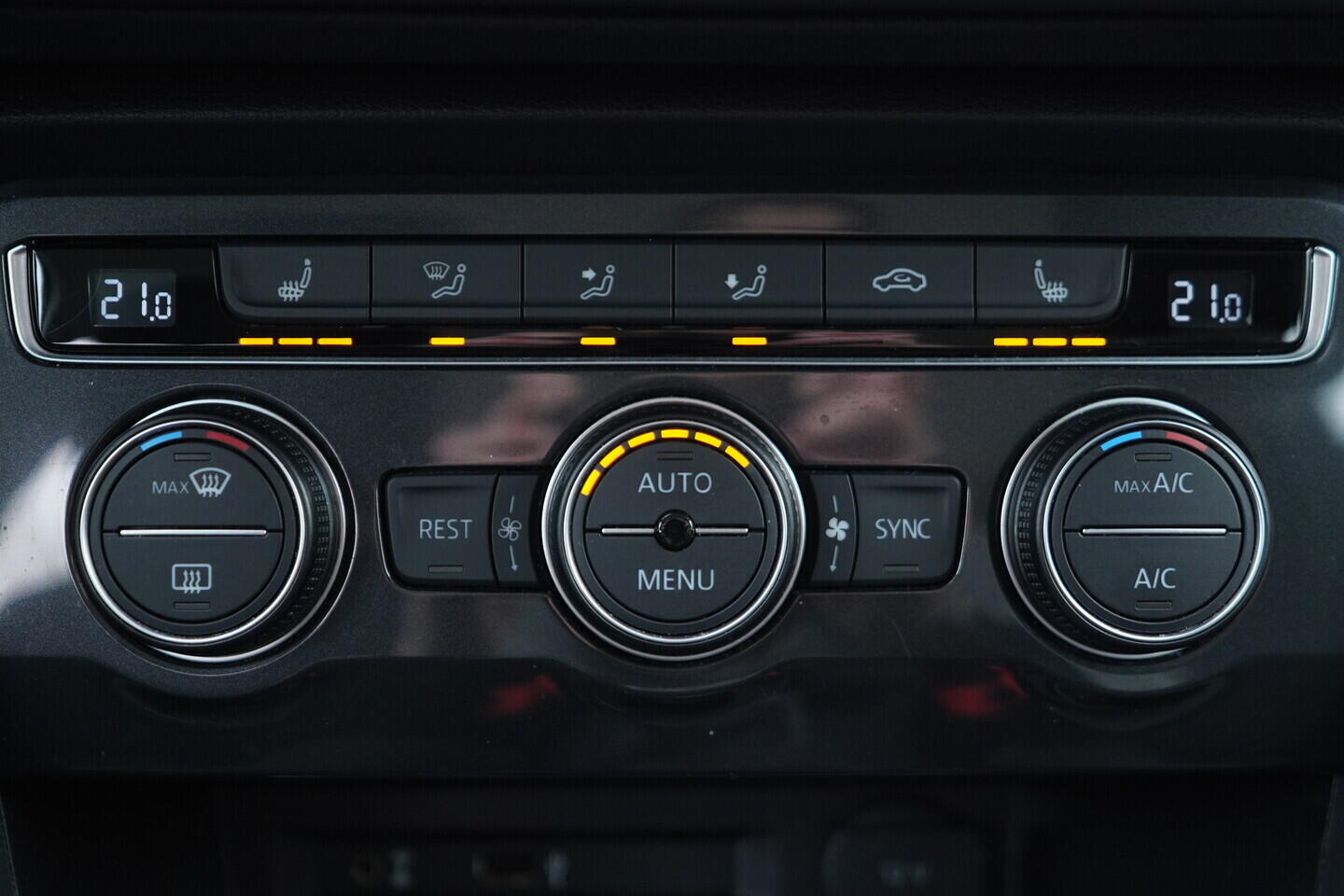 OV190V11016_31.webp_TIGUAN  1.4 TSI 92 kW manuál, DPH