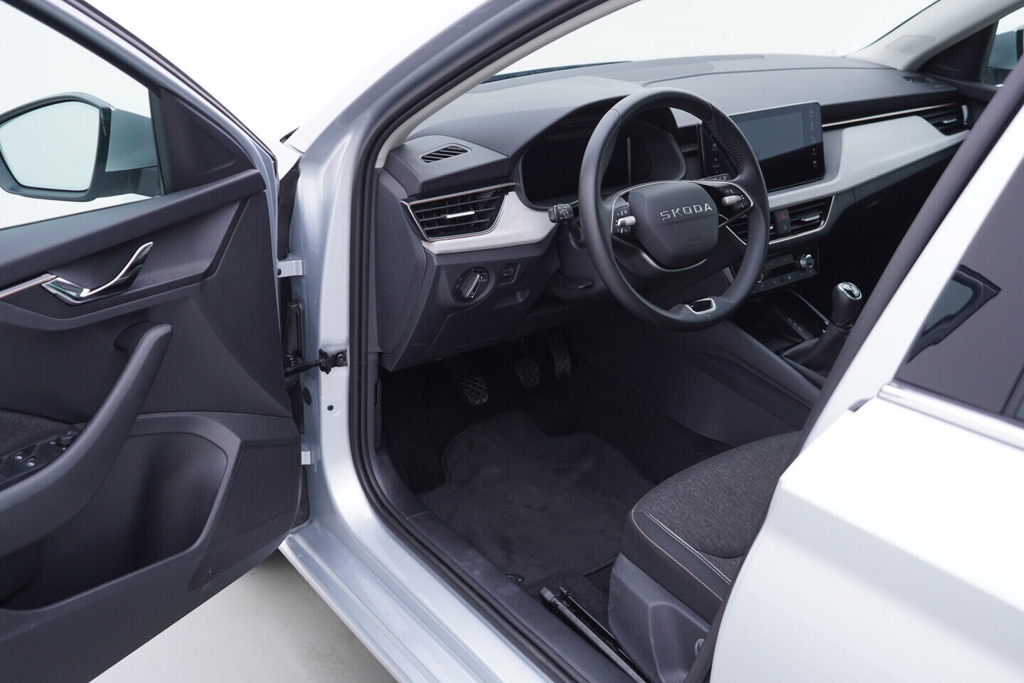 OV190V11018_18.webp_SCALA Selection 1.5 TSI 110 kW manuál, DPH