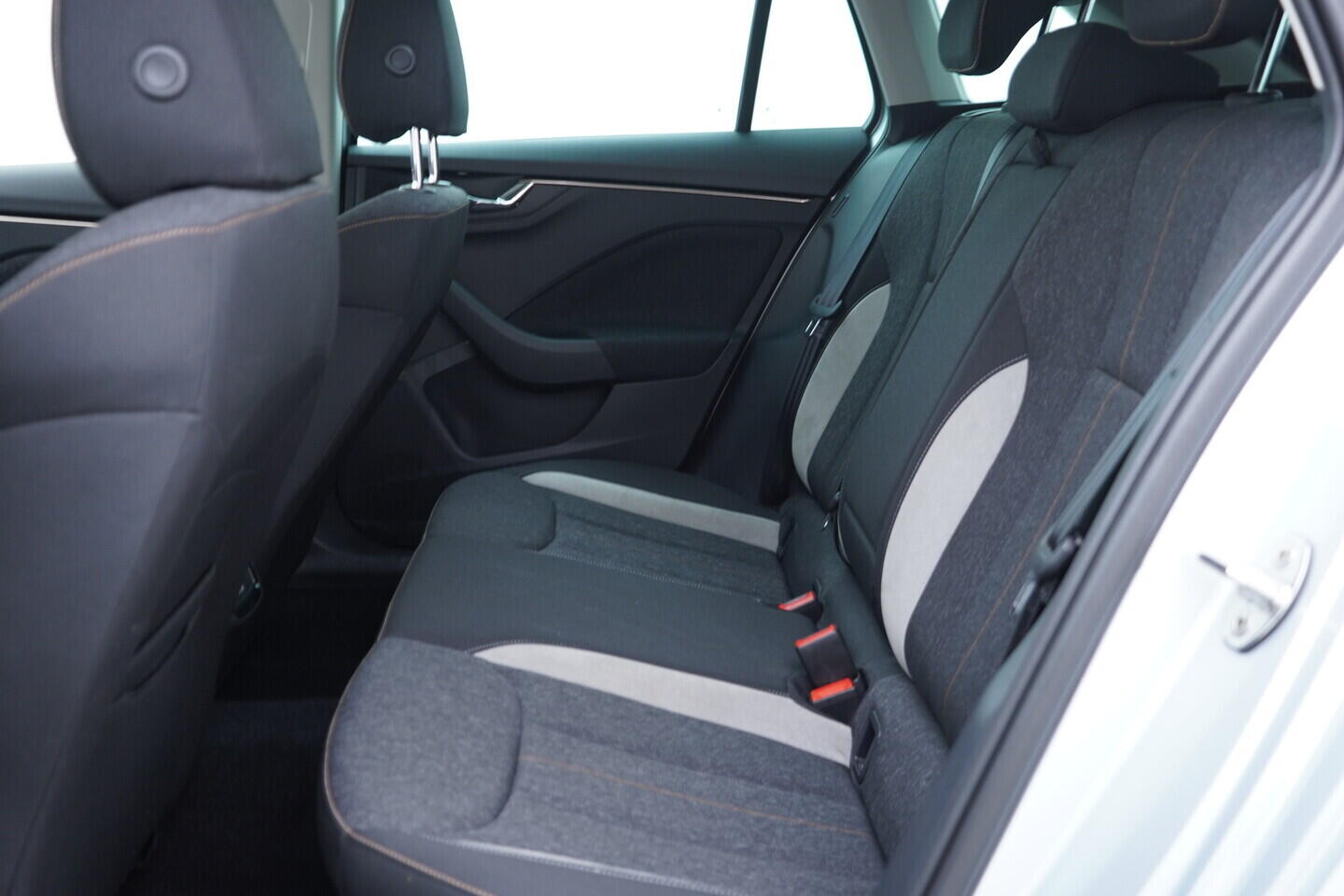 OV190V11018_36.webp_SCALA Selection 1.5 TSI 110 kW manuál, DPH