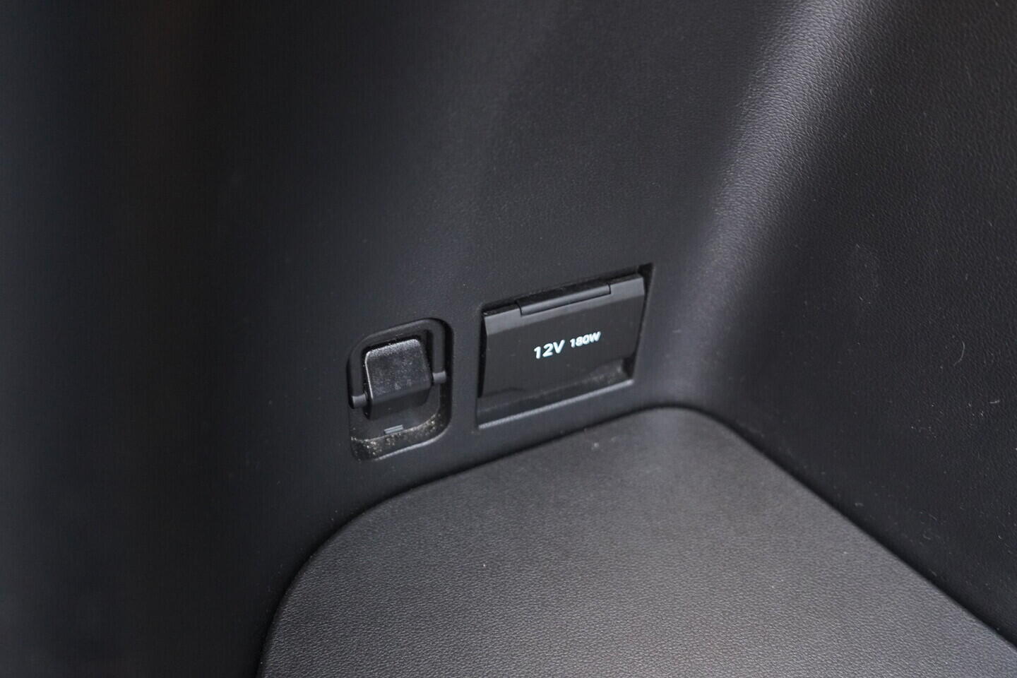 OV190V11019_46.webp_TUCSON  1.6  _ kW manuál, DPH