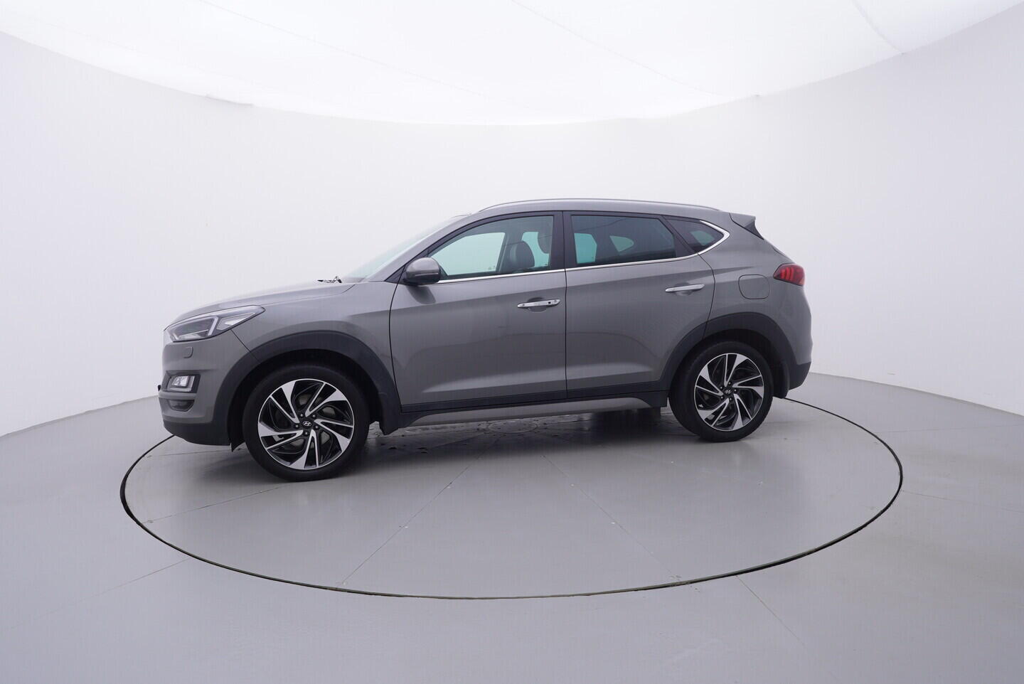 OV190V11021_11.webp_TUCSON Premium 2.0  136 kW manuál