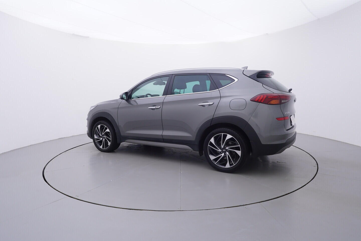 OV190V11021_12.webp_TUCSON Premium 2.0  136 kW manuál