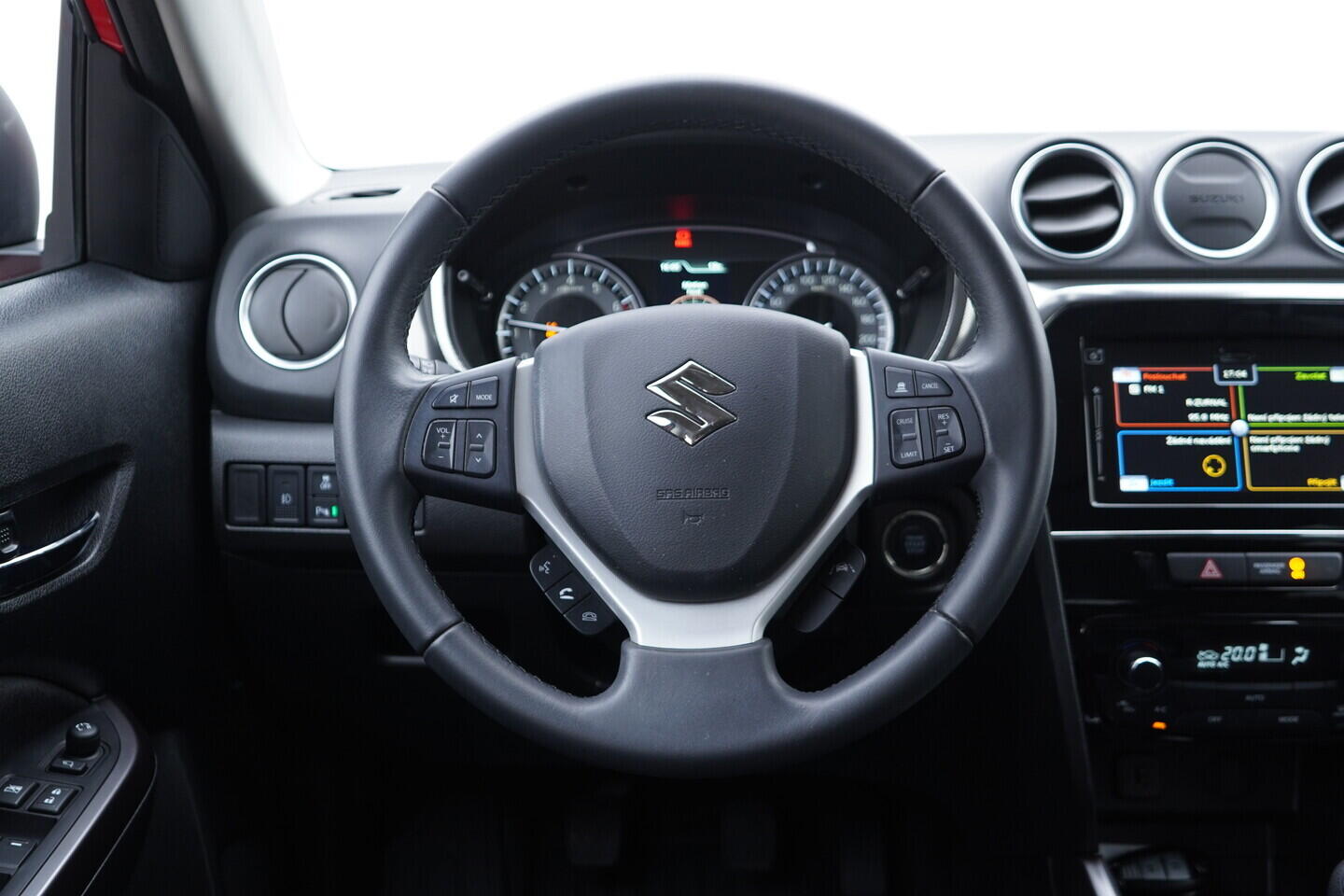 OV190V11024_26.webp_VITARA  1.4 Booster Jet 95 kW manuál