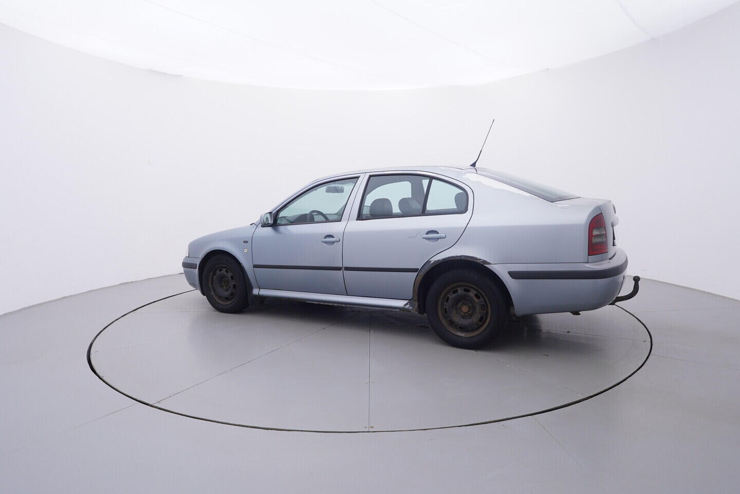 OV190V11026_12.webp_OCTAVIA Elegance 1.9 TDI 81 kW manuál