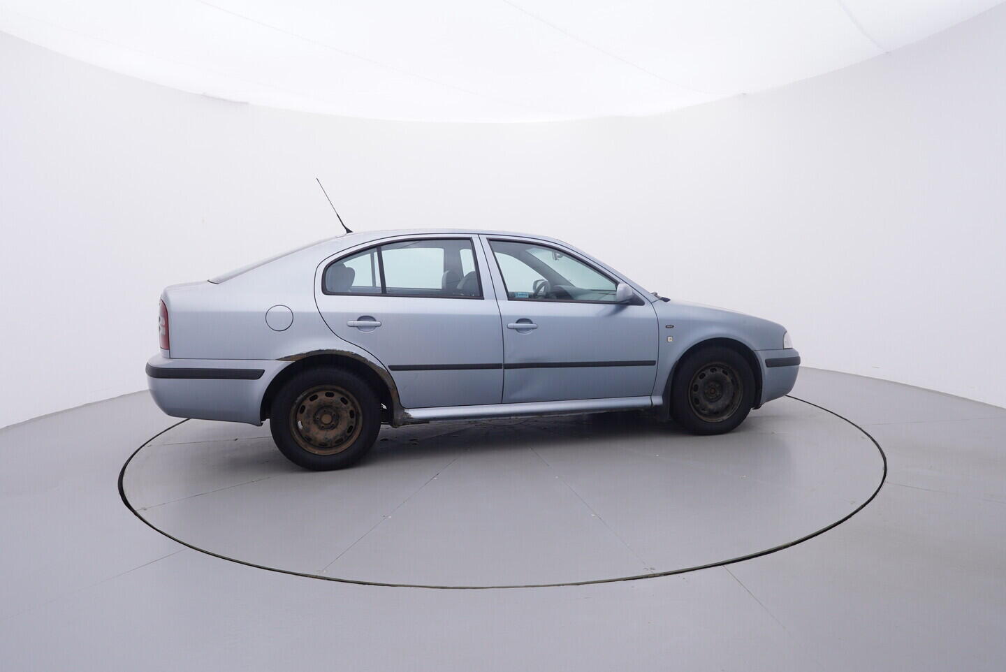 OV190V11026_15.webp_OCTAVIA Elegance 1.9 TDI 81 kW manuál