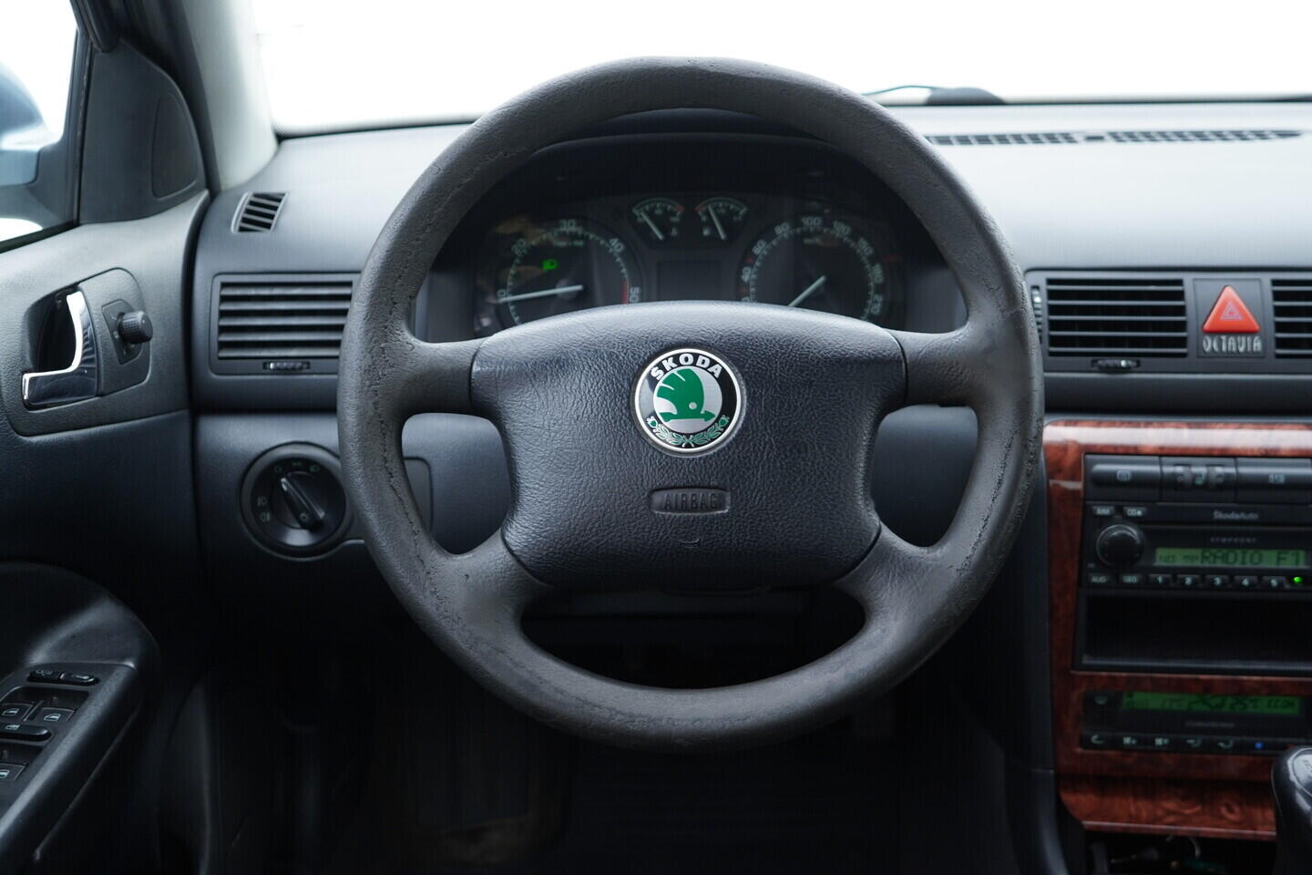 OV190V11026_27.webp_OCTAVIA Elegance 1.9 TDI 81 kW manuál