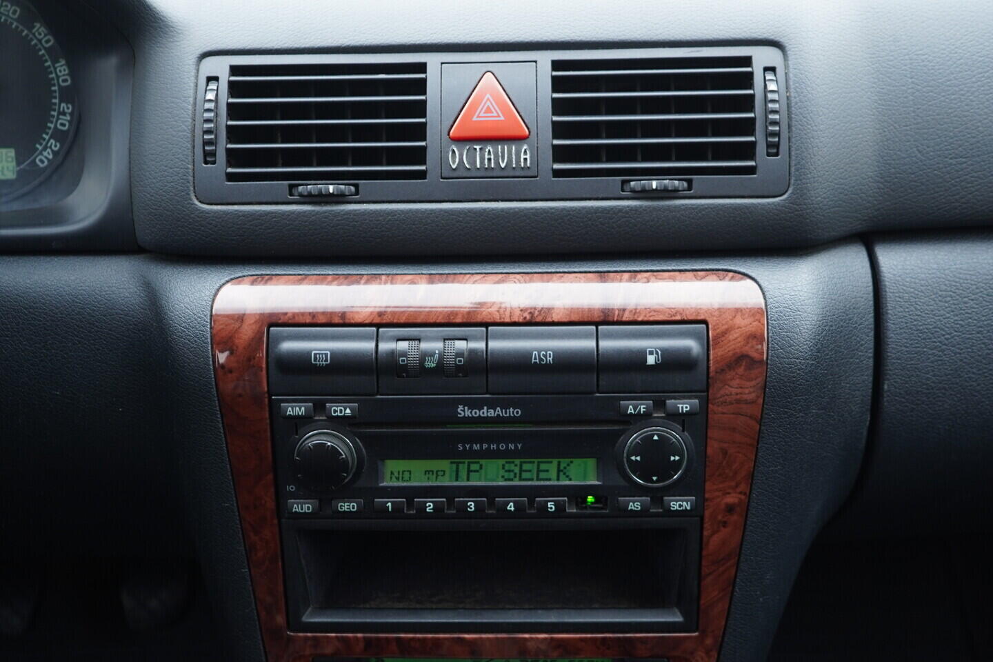 OV190V11026_28.webp_OCTAVIA Elegance 1.9 TDI 81 kW manuál
