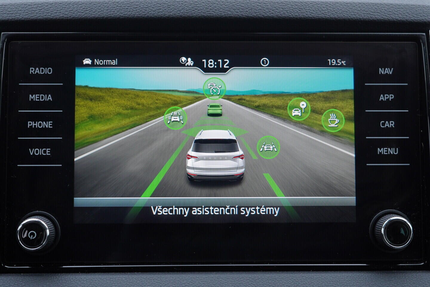 OV190V11027_30.webp_KAROQ Selection 1.5 TSI 110 kW automat, DPH