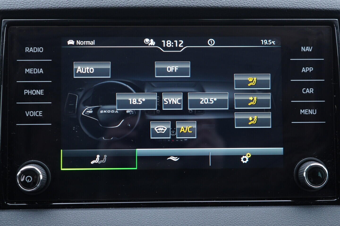 OV190V11027_32.webp_KAROQ Selection 1.5 TSI 110 kW automat, DPH