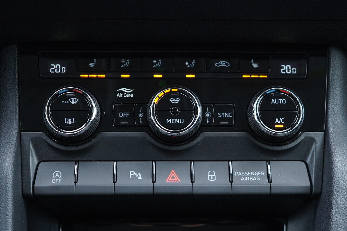 OV190V11027_34.webp_KAROQ Selection 1.5 TSI 110 kW automat, DPH