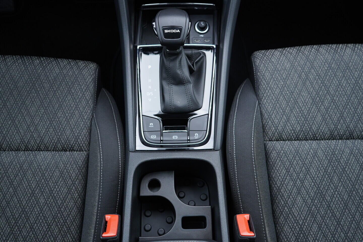 OV190V11027_35.webp_KAROQ Selection 1.5 TSI 110 kW automat, DPH