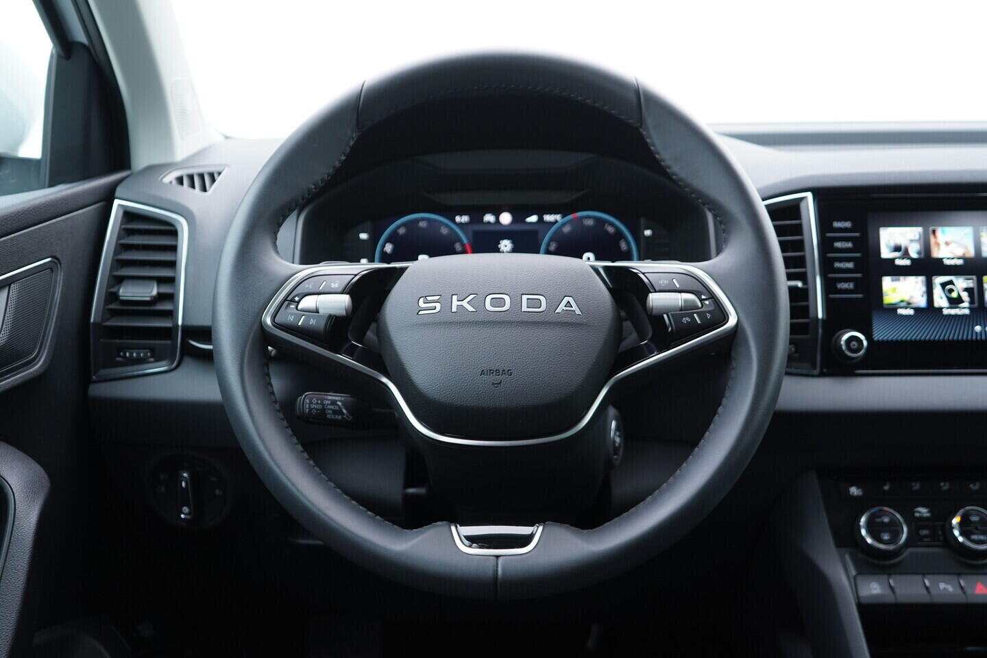 OV190V11033_28.webp_KAROQ Selection 1.5 TSI 110 kW automat, DPH