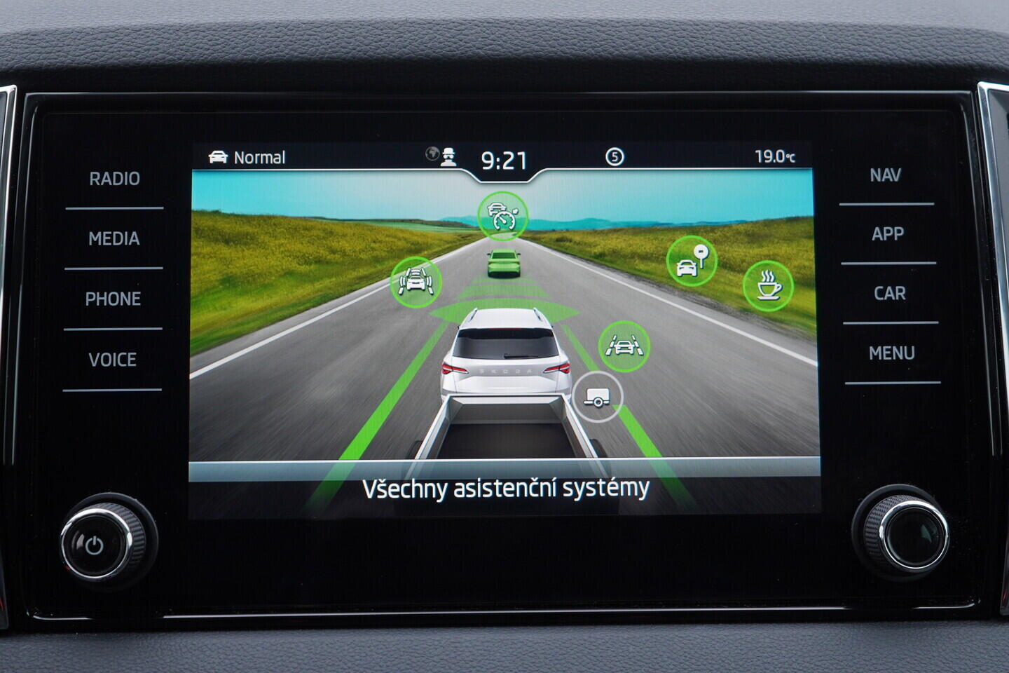 OV190V11033_30.webp_KAROQ Selection 1.5 TSI 110 kW automat, DPH