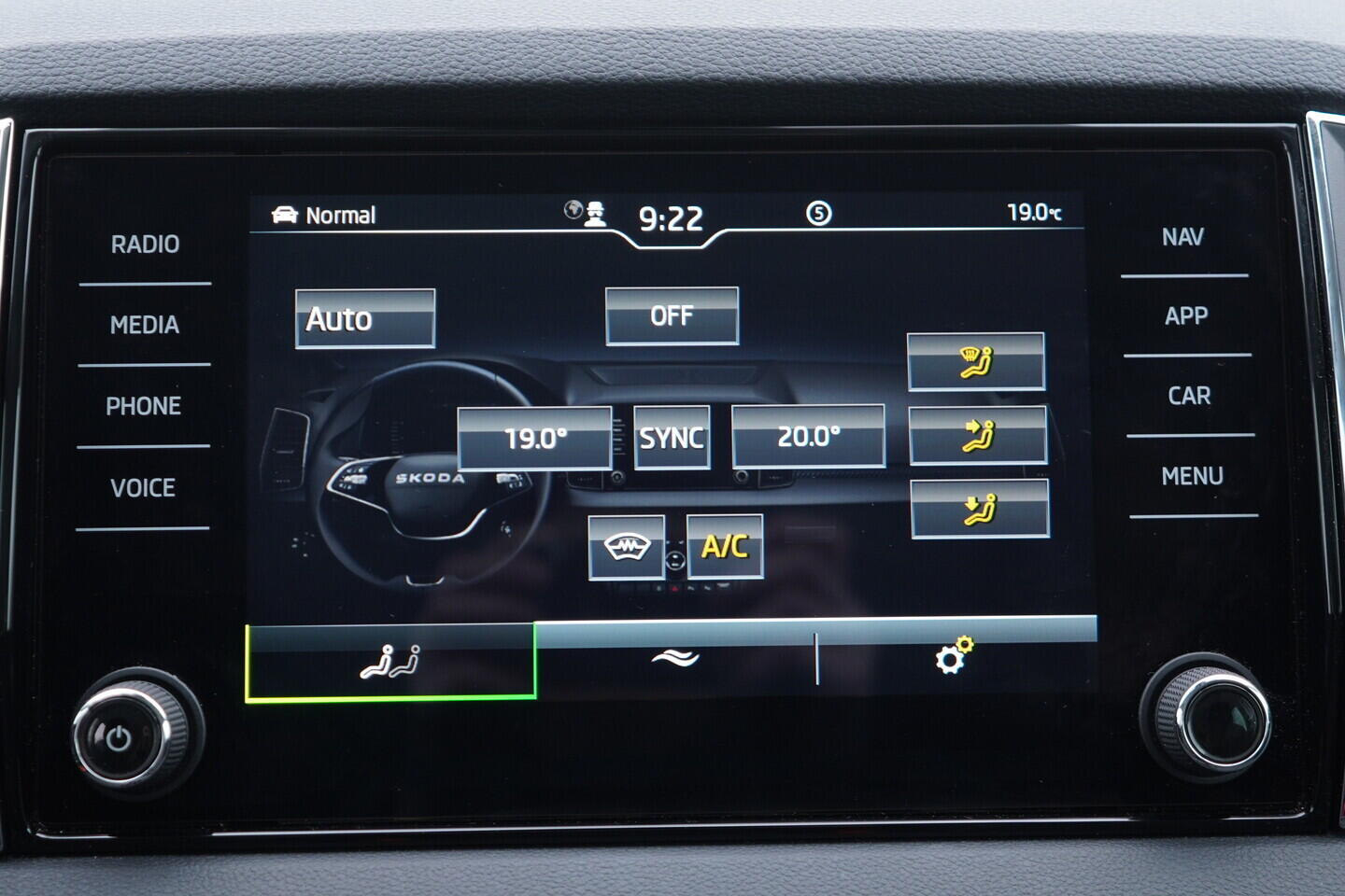 OV190V11033_32.webp_KAROQ Selection 1.5 TSI 110 kW automat, DPH