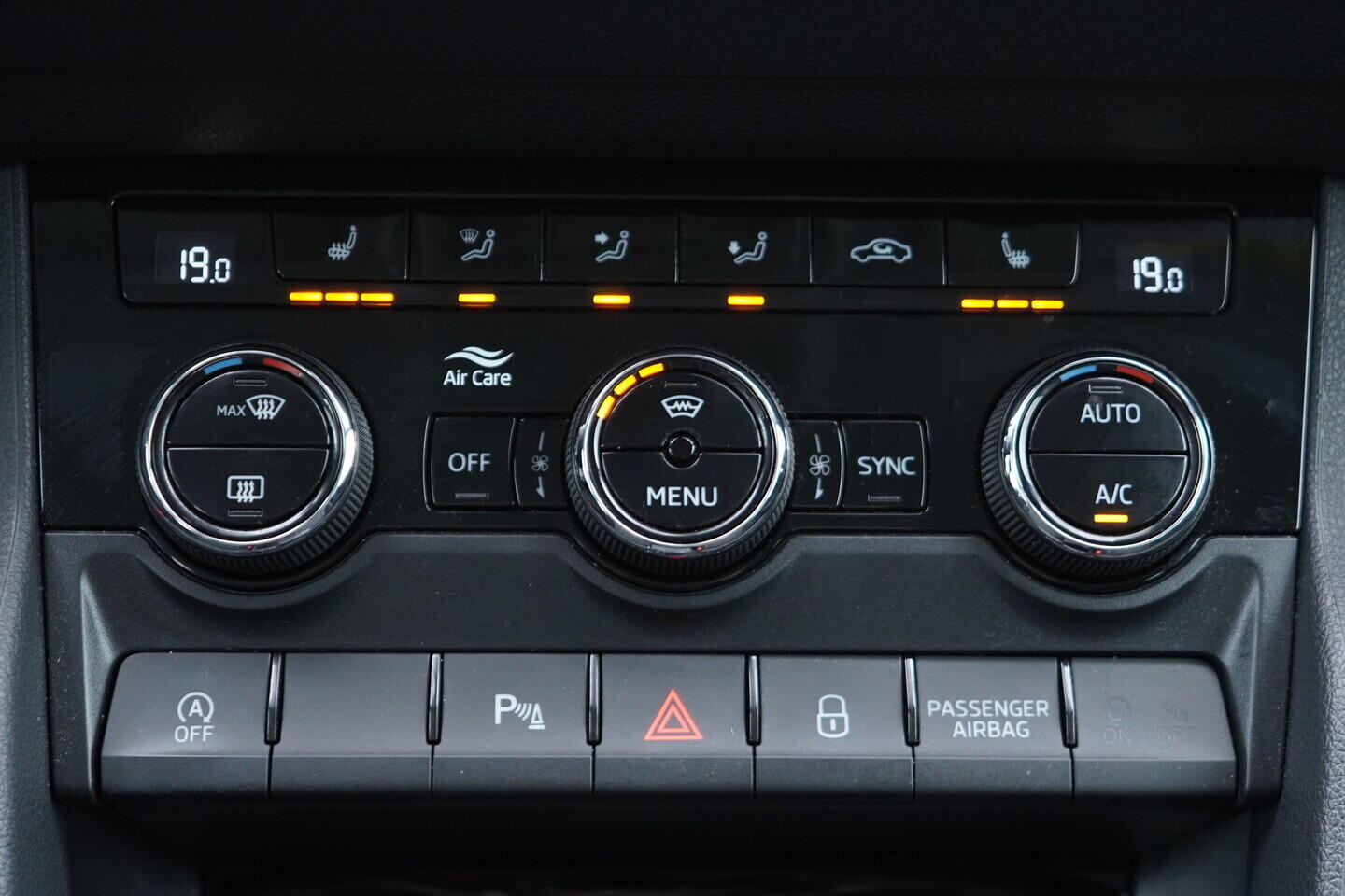 OV190V11033_33.webp_KAROQ Selection 1.5 TSI 110 kW automat, DPH