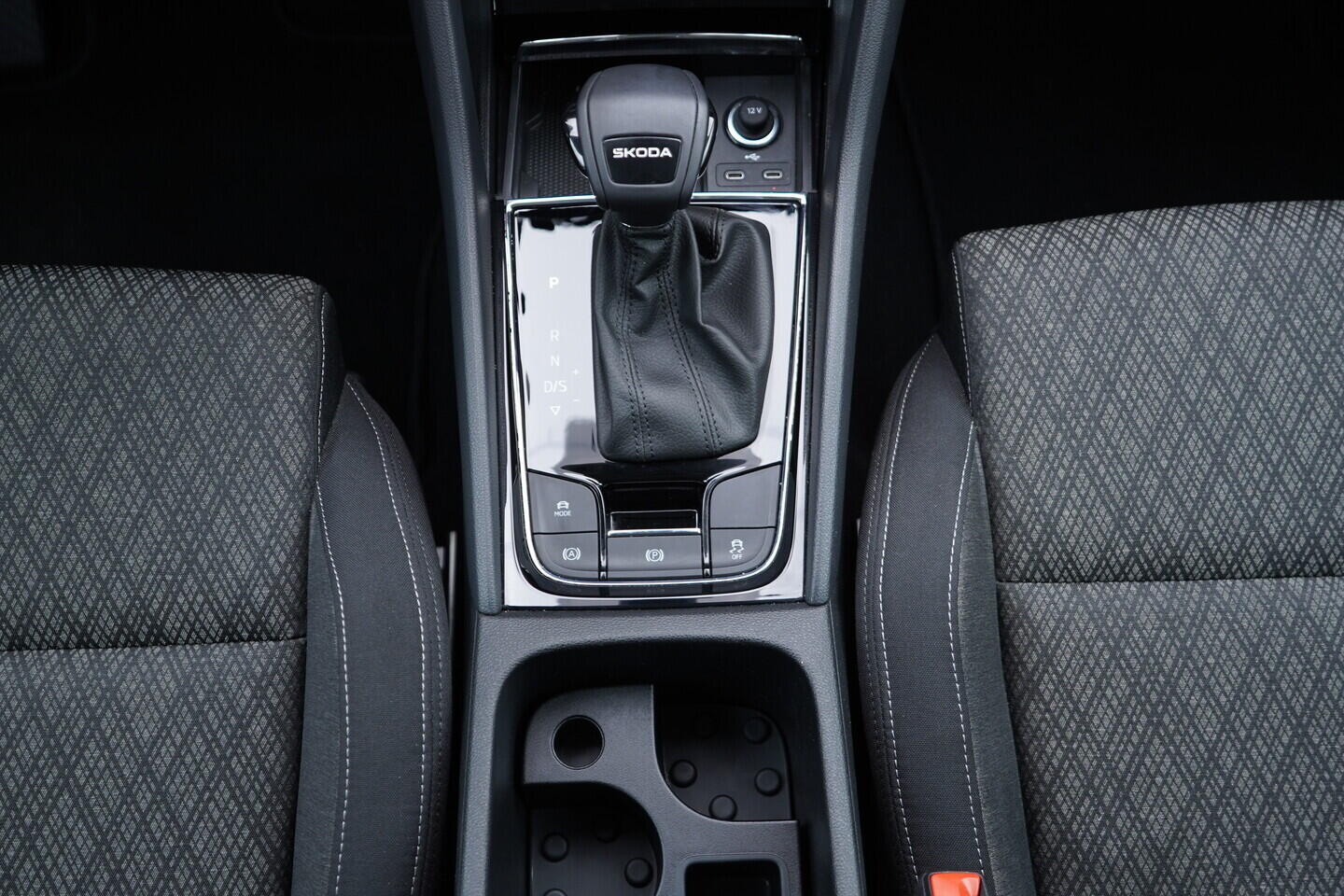 OV190V11033_34.webp_KAROQ Selection 1.5 TSI 110 kW automat, DPH