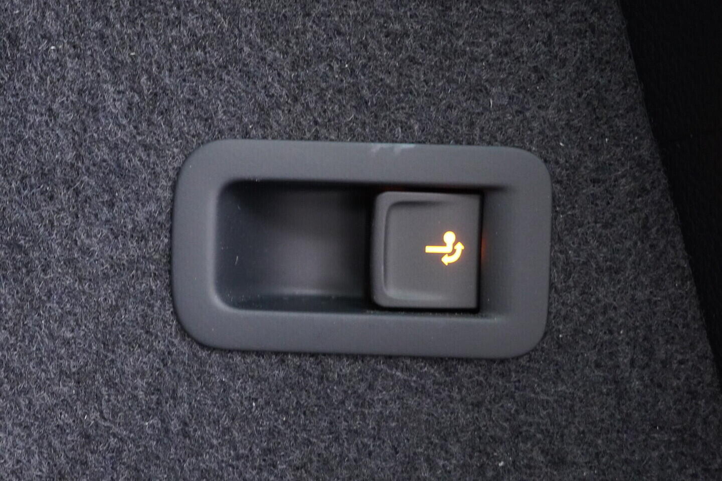 OV190V11033_41.webp_KAROQ Selection 1.5 TSI 110 kW automat, DPH