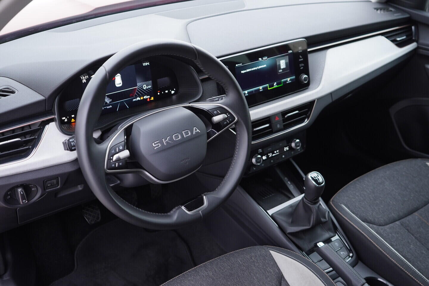 OV190V11039_21.webp_KAMIQ Top Selection 1.5 TSI 110 kW manuál, DPH