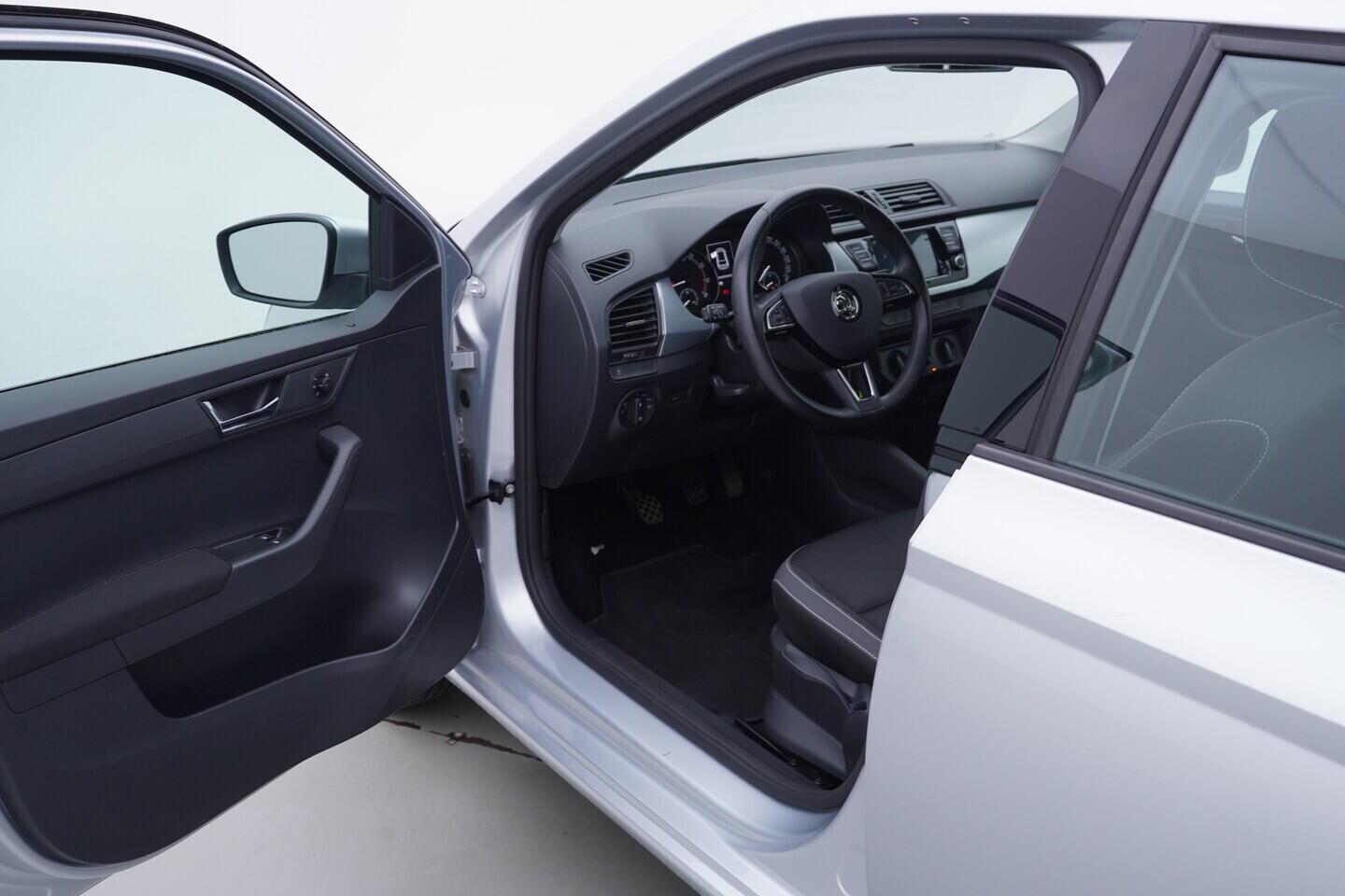 OV190V11041_18.webp_FABIA Ambition 1.0 MPI 55 kW manuál, DPH