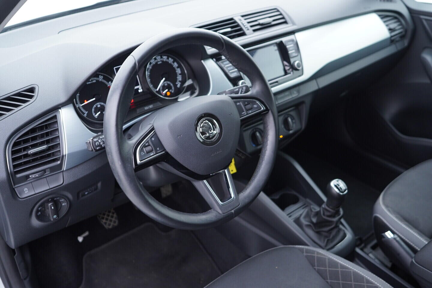 OV190V11041_22.webp_FABIA Ambition 1.0 MPI 55 kW manuál, DPH