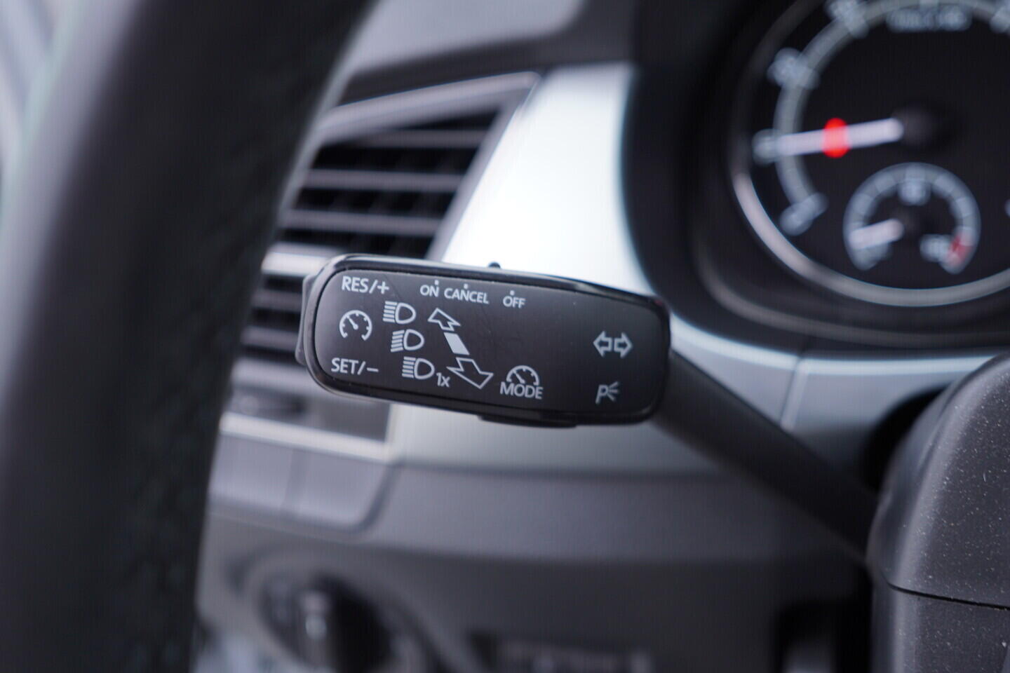 OV190V11041_24.webp_FABIA Ambition 1.0 MPI 55 kW manuál, DPH