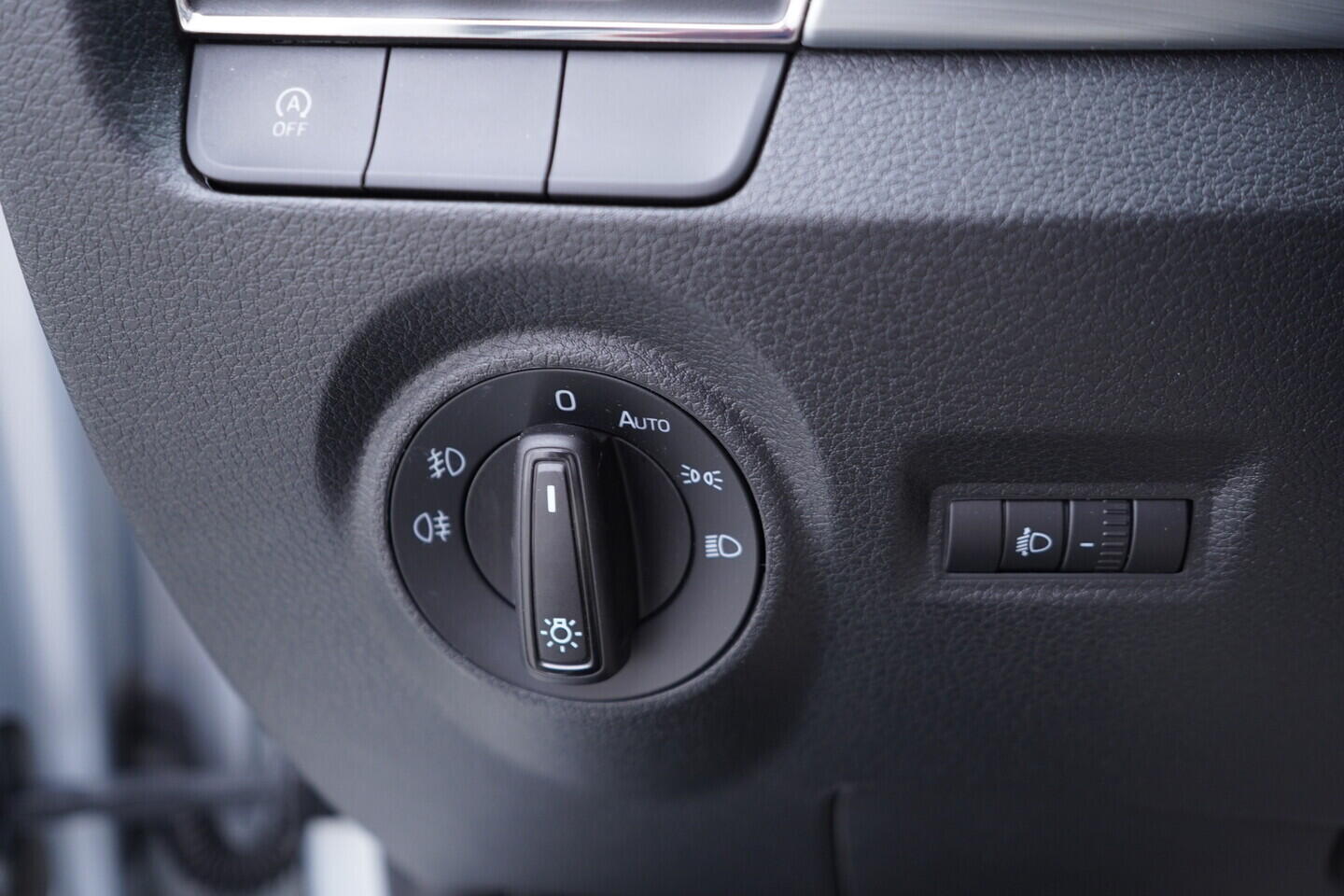 OV190V11041_26.webp_FABIA Ambition 1.0 MPI 55 kW manuál, DPH