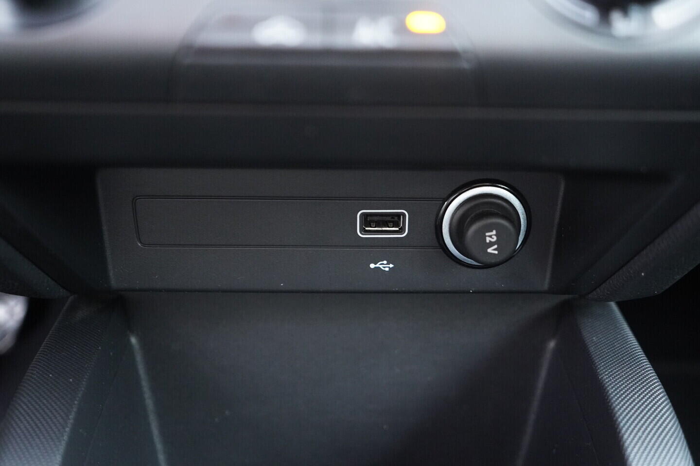 OV190V11041_33.webp_FABIA Ambition 1.0 MPI 55 kW manuál, DPH