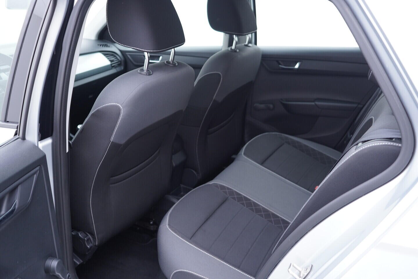 OV190V11041_35.webp_FABIA Ambition 1.0 MPI 55 kW manuál, DPH