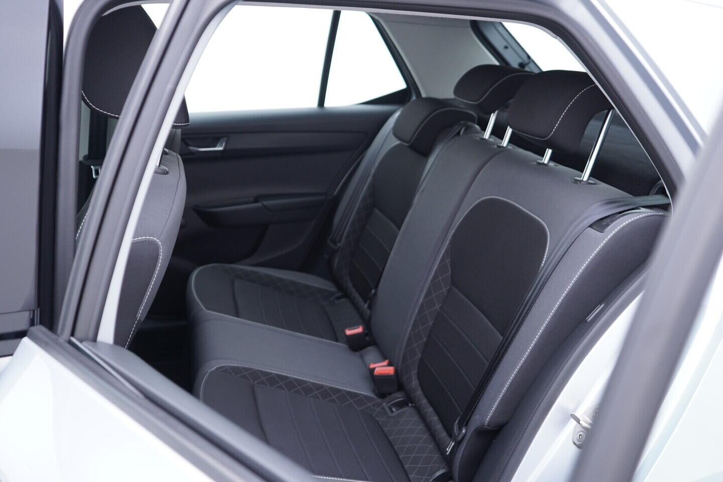 OV190V11041_36.webp_FABIA Ambition 1.0 MPI 55 kW manuál, DPH